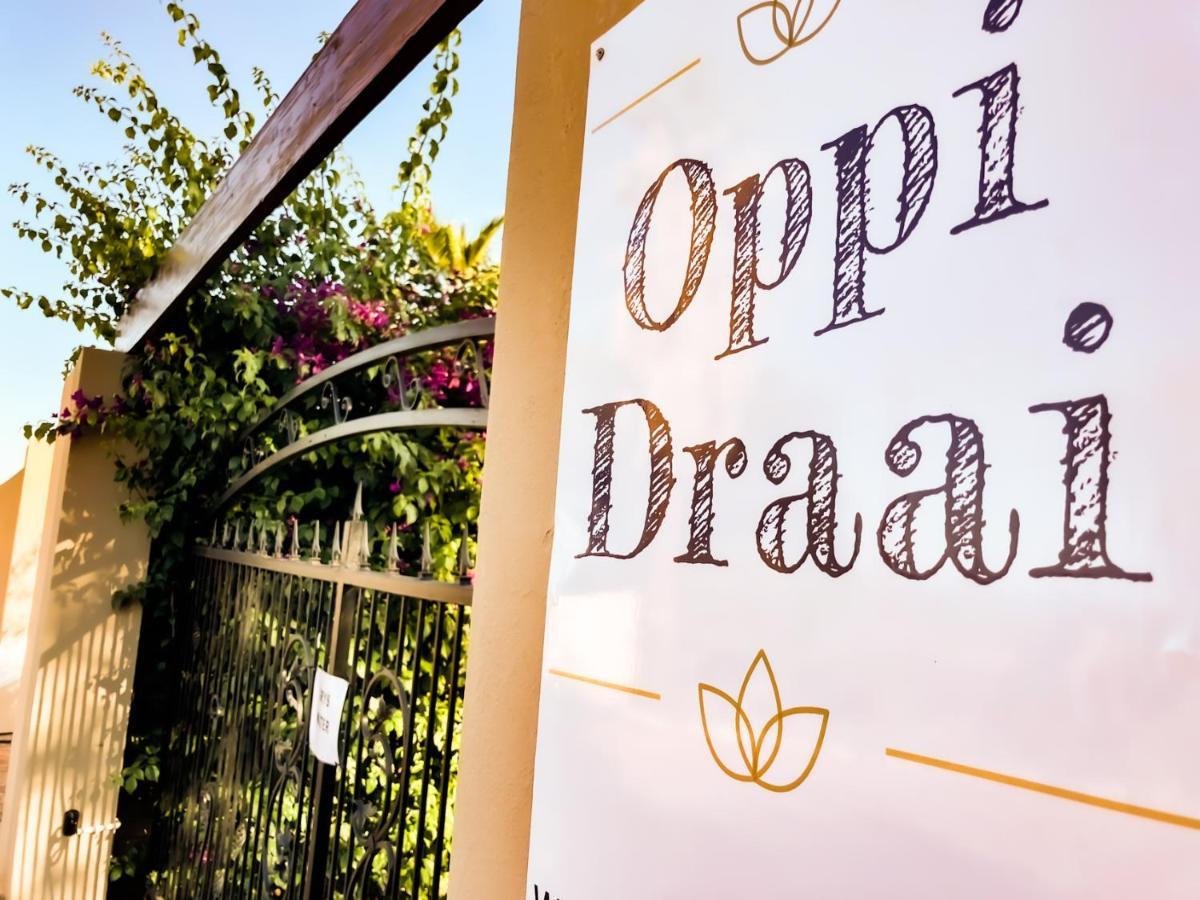 Oppi Draai Guesthouse Oudtshoorn Exterior foto