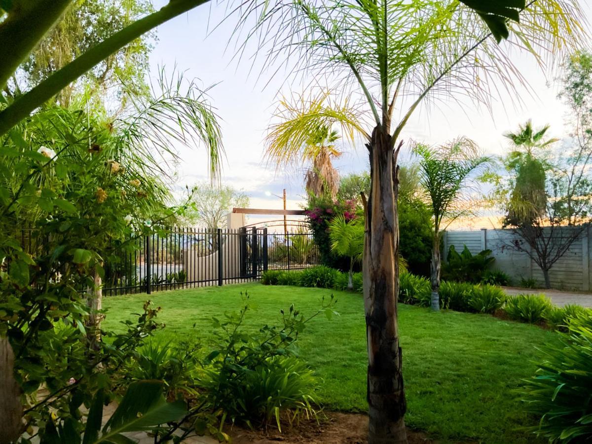 Oppi Draai Guesthouse Oudtshoorn Exterior foto