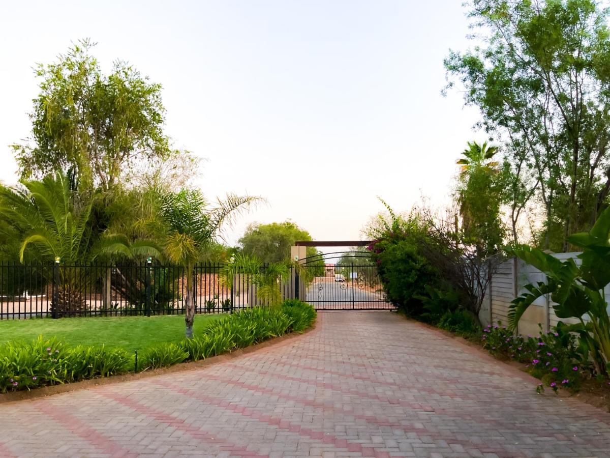 Oppi Draai Guesthouse Oudtshoorn Exterior foto