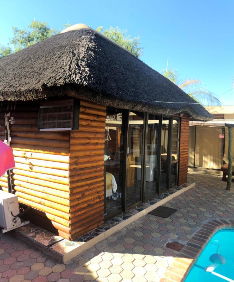Oppi Draai Guesthouse Oudtshoorn Exterior foto