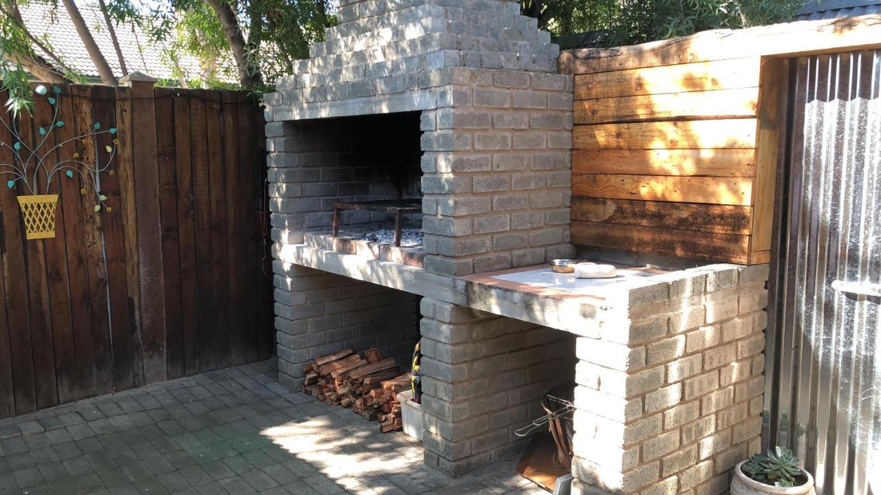 Oppi Draai Guesthouse Oudtshoorn Exterior foto