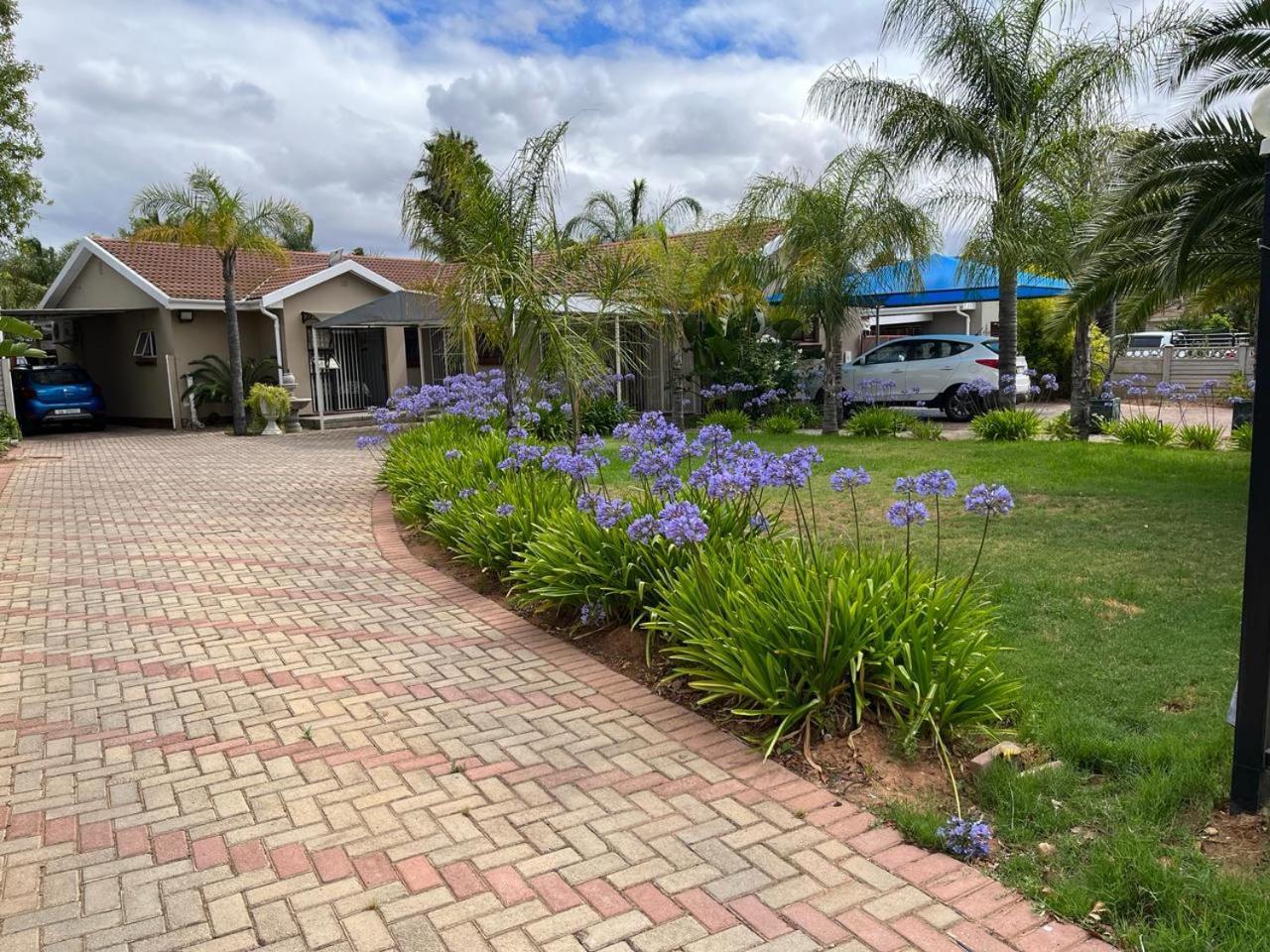 Oppi Draai Guesthouse Oudtshoorn Exterior foto