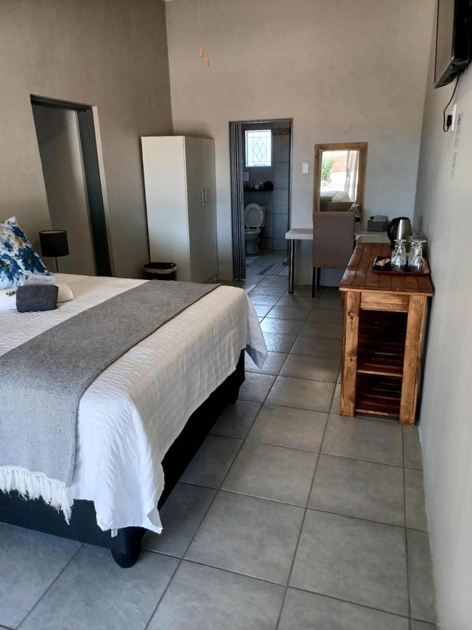 Oppi Draai Guesthouse Oudtshoorn Exterior foto