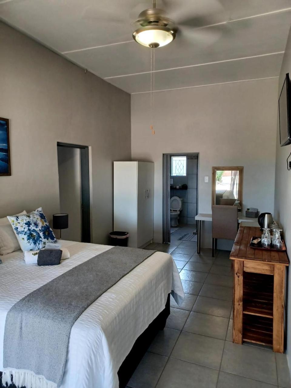 Oppi Draai Guesthouse Oudtshoorn Exterior foto