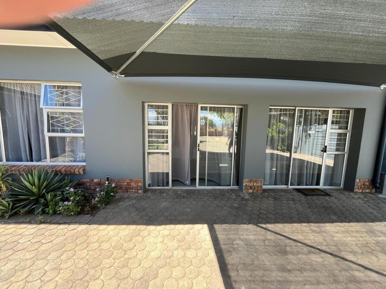 Oppi Draai Guesthouse Oudtshoorn Exterior foto