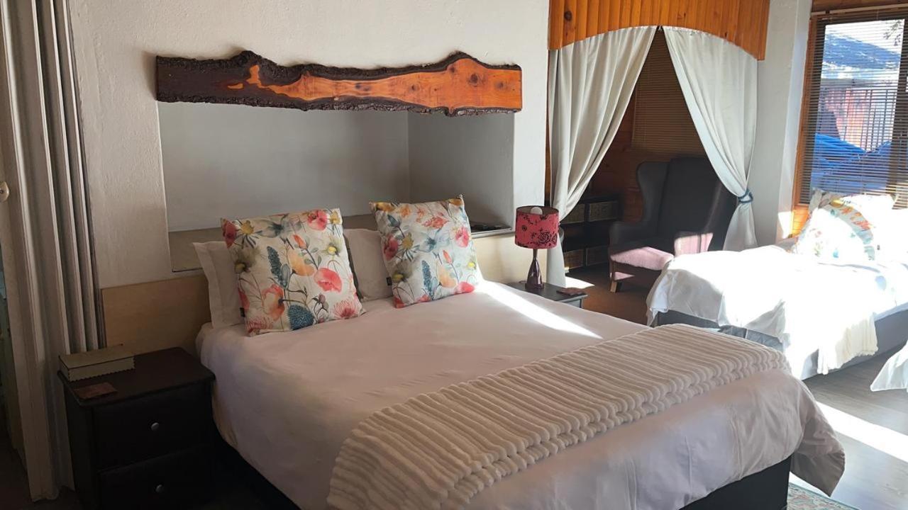 Oppi Draai Guesthouse Oudtshoorn Exterior foto