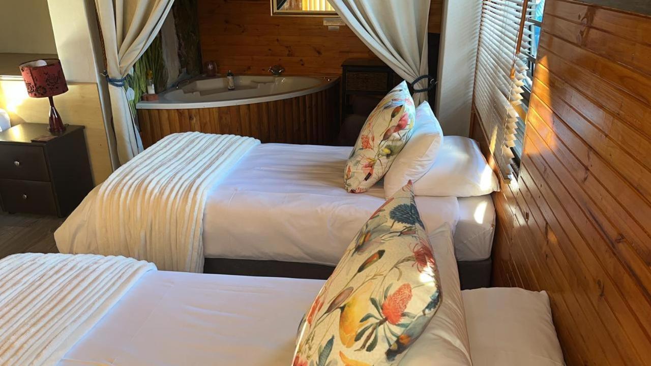 Oppi Draai Guesthouse Oudtshoorn Exterior foto